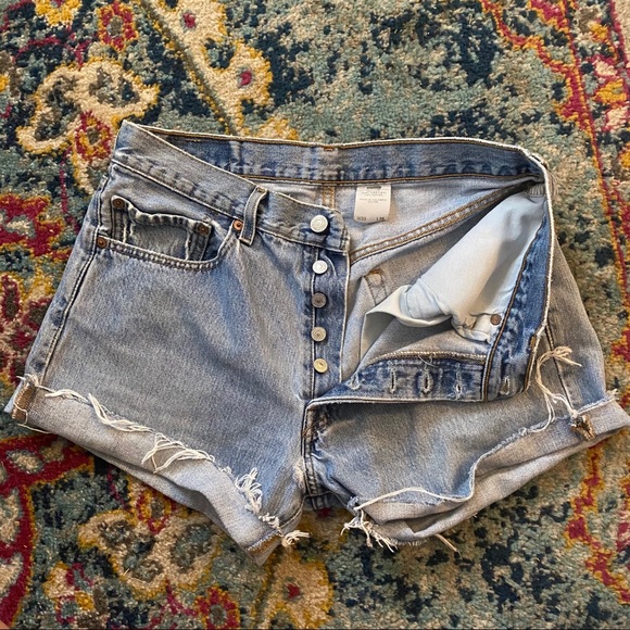 Levi 501 cut off shorts - Picture 3 of 7